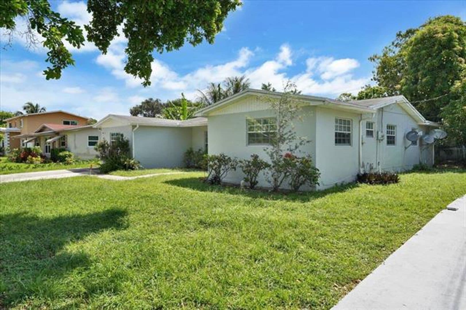 Lauderdale Lakes House: 3982 NW 39th Ave # 3982
