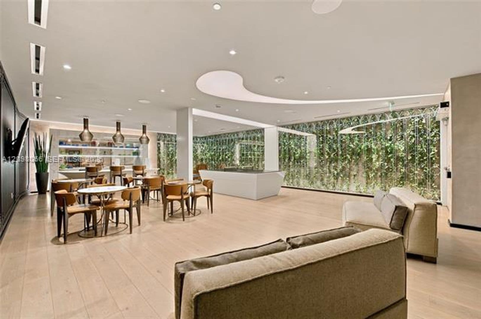 Miami Condo: 1000 Brickell Plz cu-3401