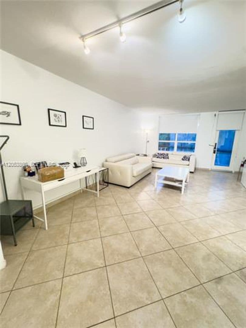 Bal Harbour Condo: 10185 Collins Ave cu-202