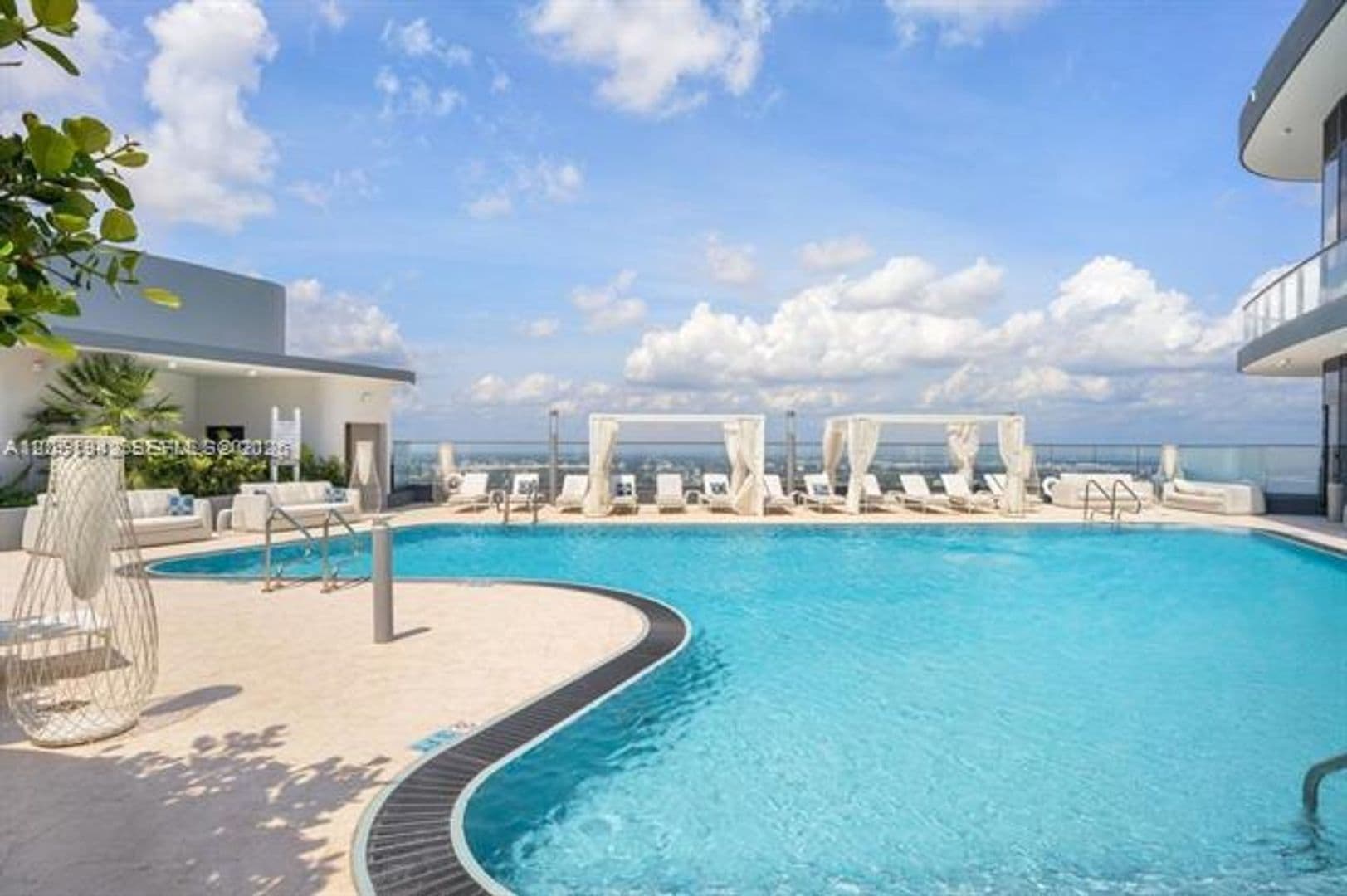 Miami Condo: 1000 Brickell Plz cu-2110
