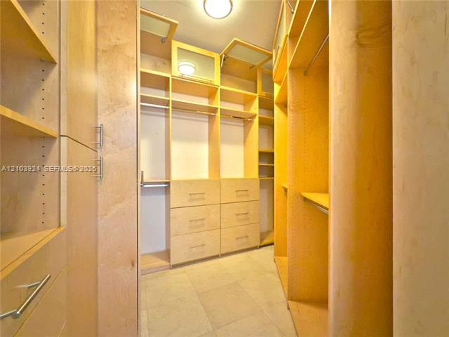 Miami Condo: 848 Brickell Key Dr cu-306
