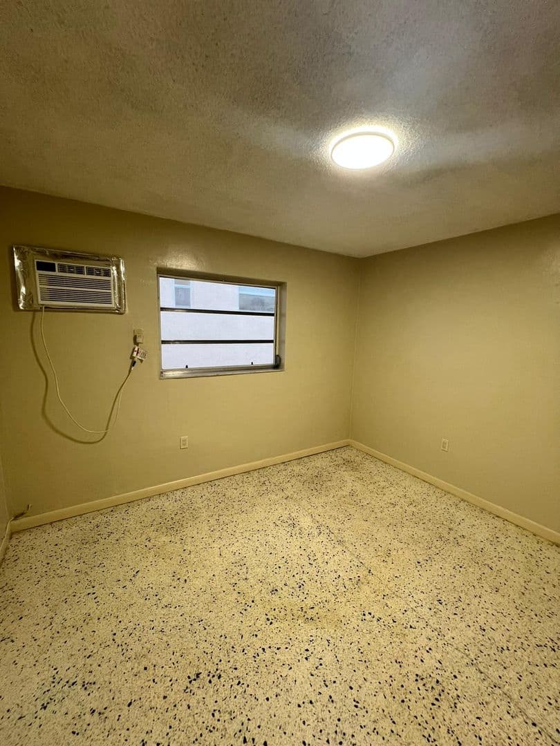 Miami Apartment: 1912 sw 2nd st apt 4