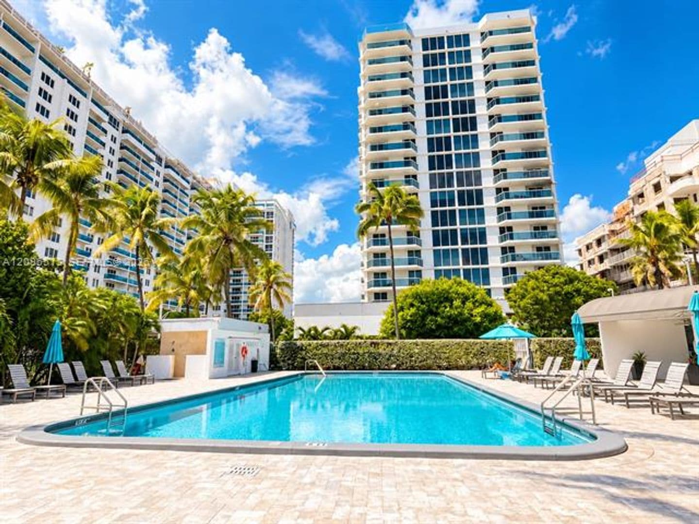 Miami Beach Condo: 2401 Collins Ave cu-1807
