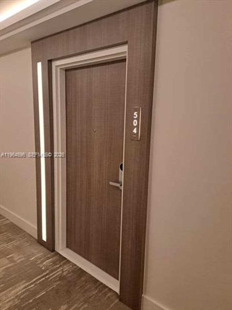 Miami Beach Condo: 2301 Collins Ave cu-504