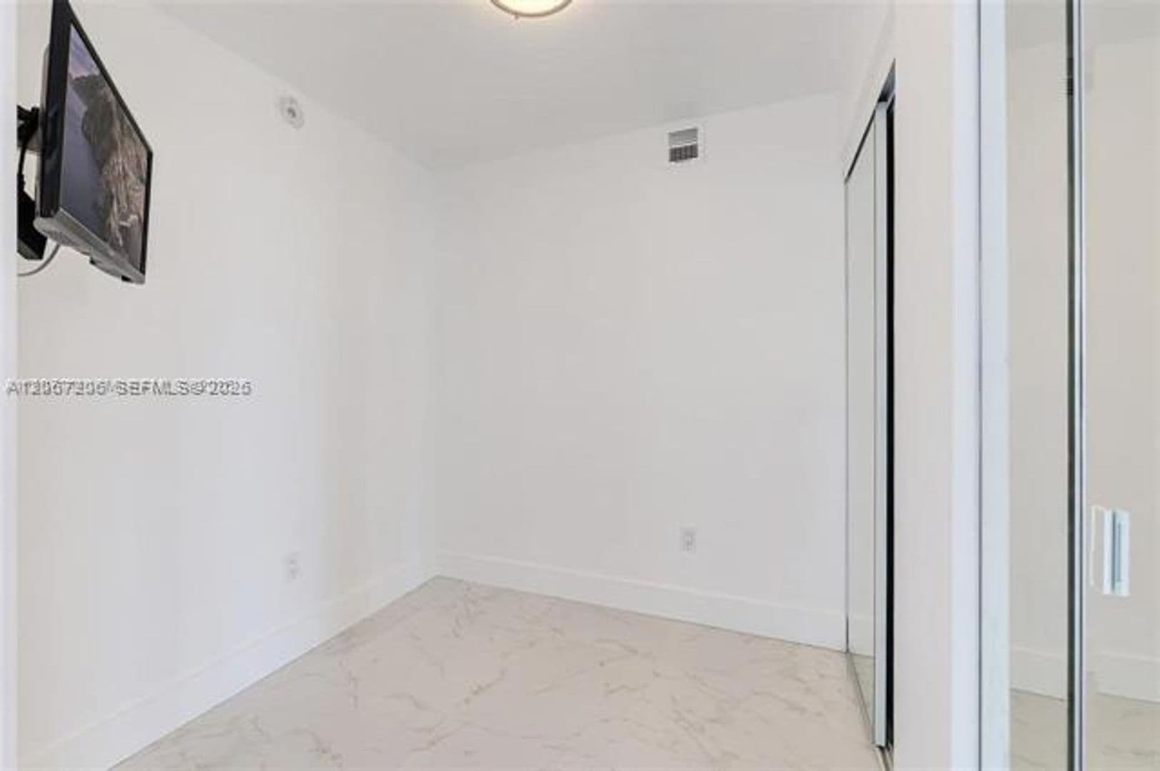 Miami Beach Condo: 5701 Collins Ave cu-1611