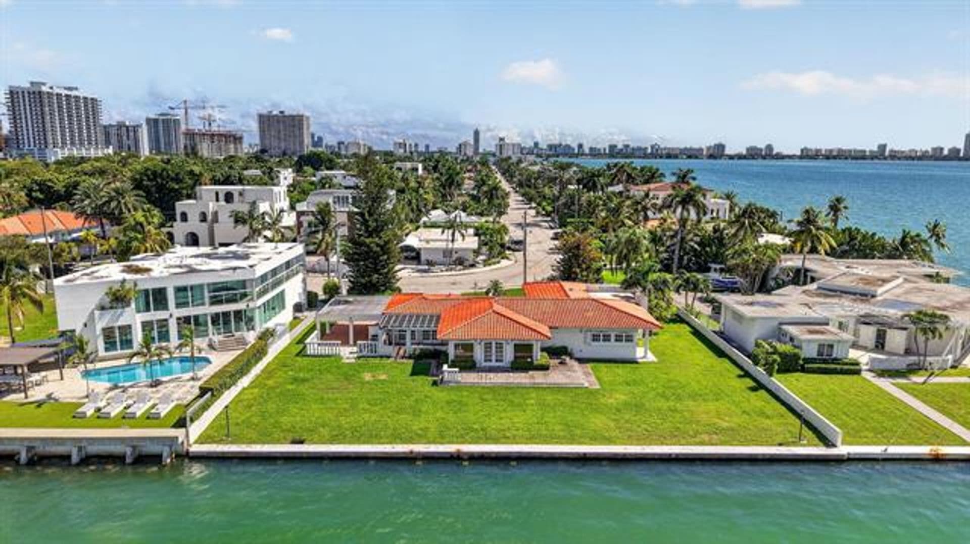 North Bay Village House: 7500 W Treasure Dr # 7500