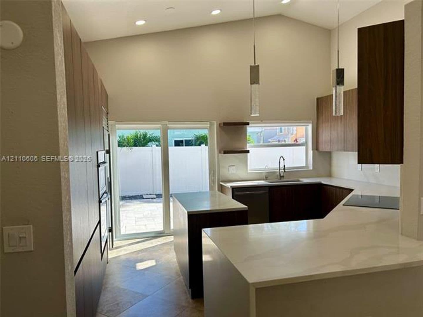 Davie House: 14200 Oak Ridge Dr # 14200