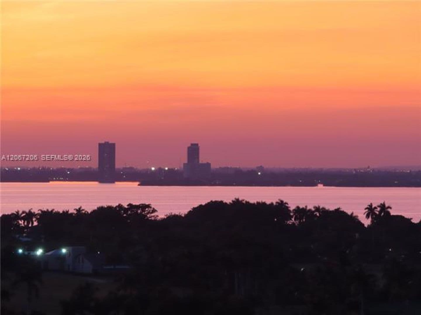 Miami Beach Condo: 5701 Collins Ave cu-1611