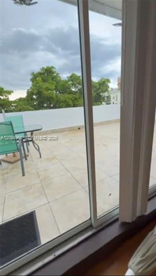 Miami Condo: 680 NE 64th St cu-APH8