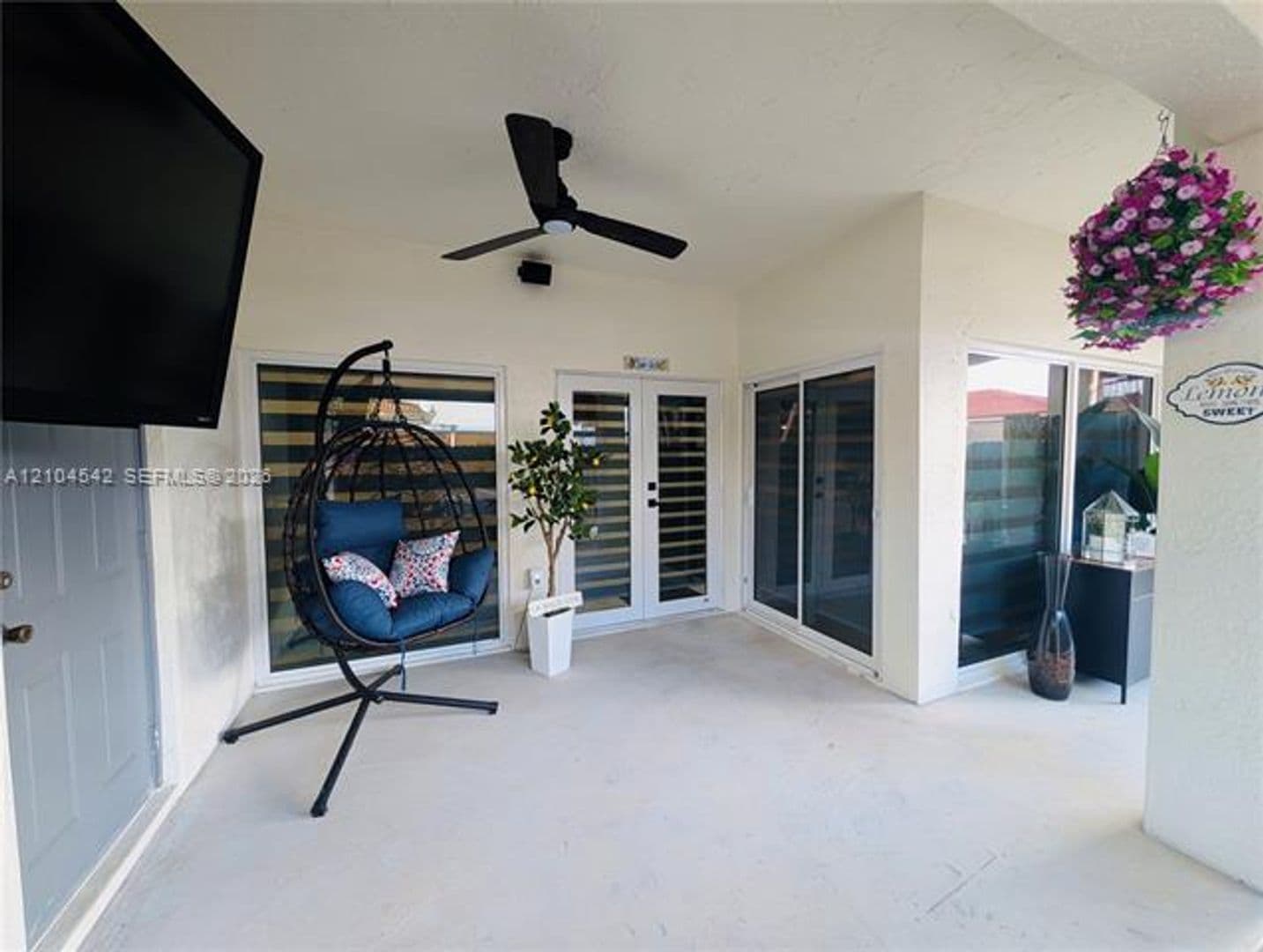 Hialeah House: 8137 NW 199th Ter # 8137