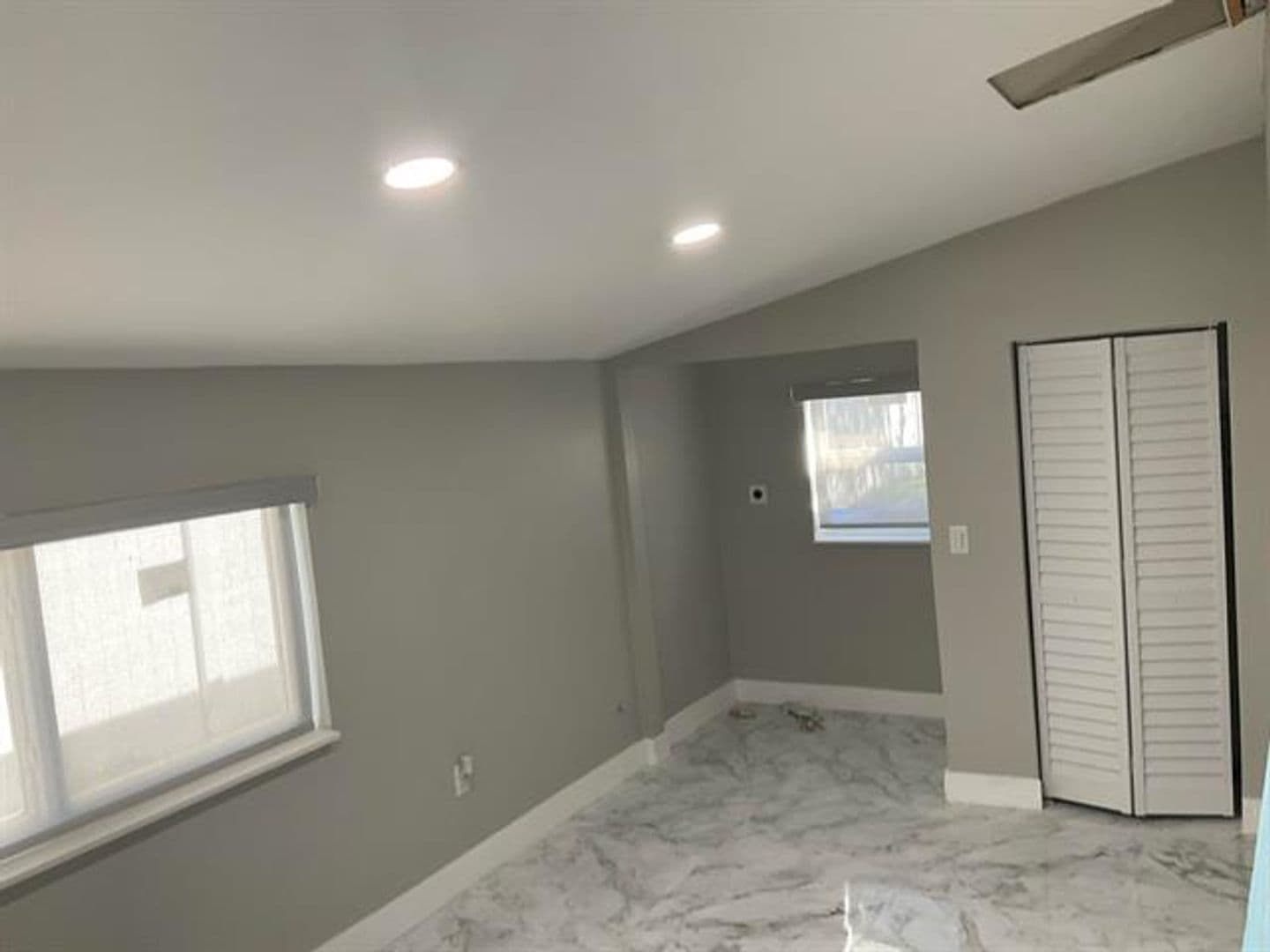 Hollywood House: 5540 Mayo St # 5540