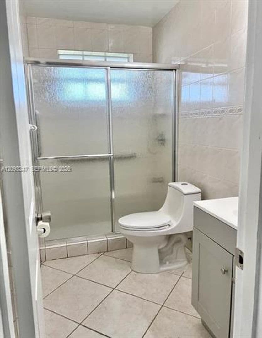 Hialeah House: 1175 W 33rd Pl # 1175