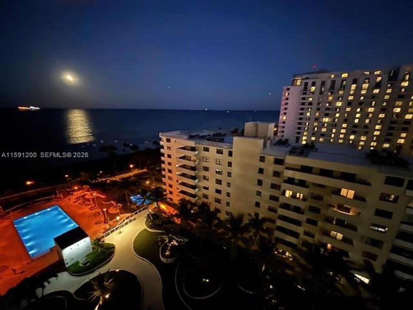 Miami Beach Condo: 100 Lincoln Rd cu-1434