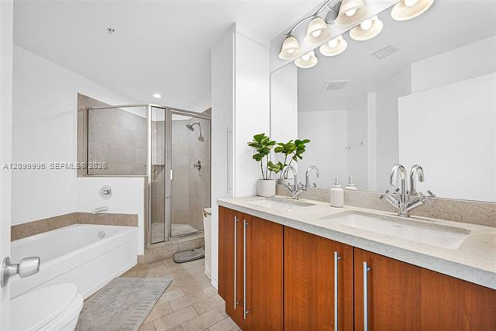 Miami Condo: 1111 SW 1st Ave cu-2714-N