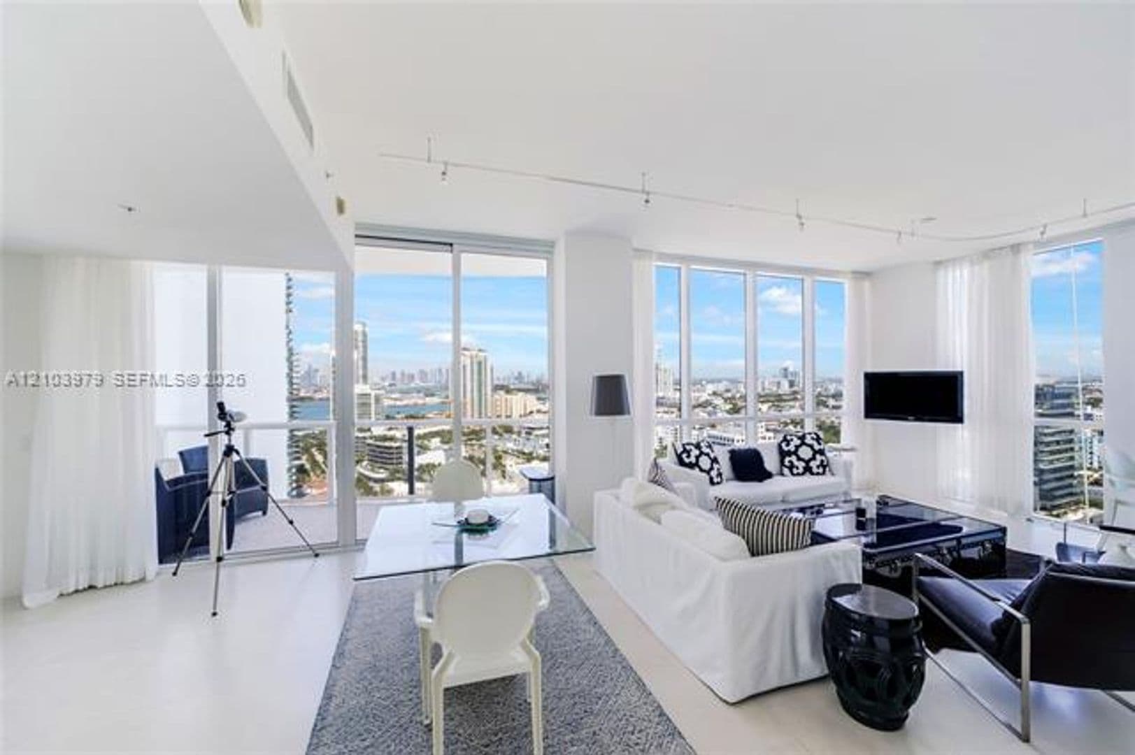 Miami Beach Condo: 50 S Pointe Dr cu-2205