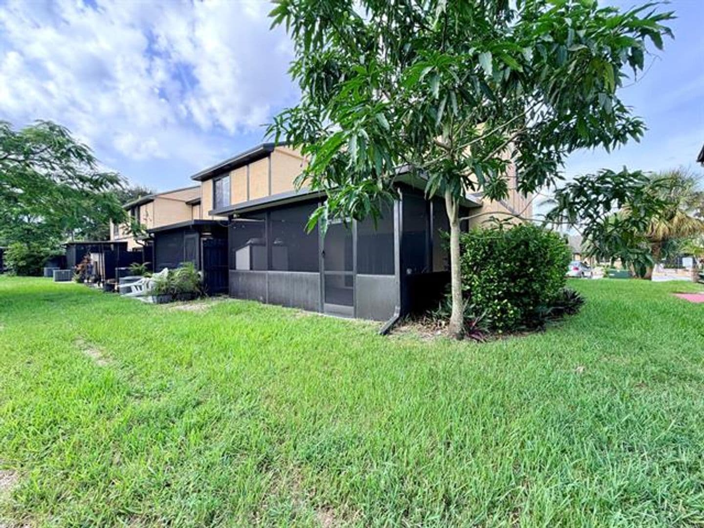 Sunrise House: 9346 NW 49th Pl th 9346