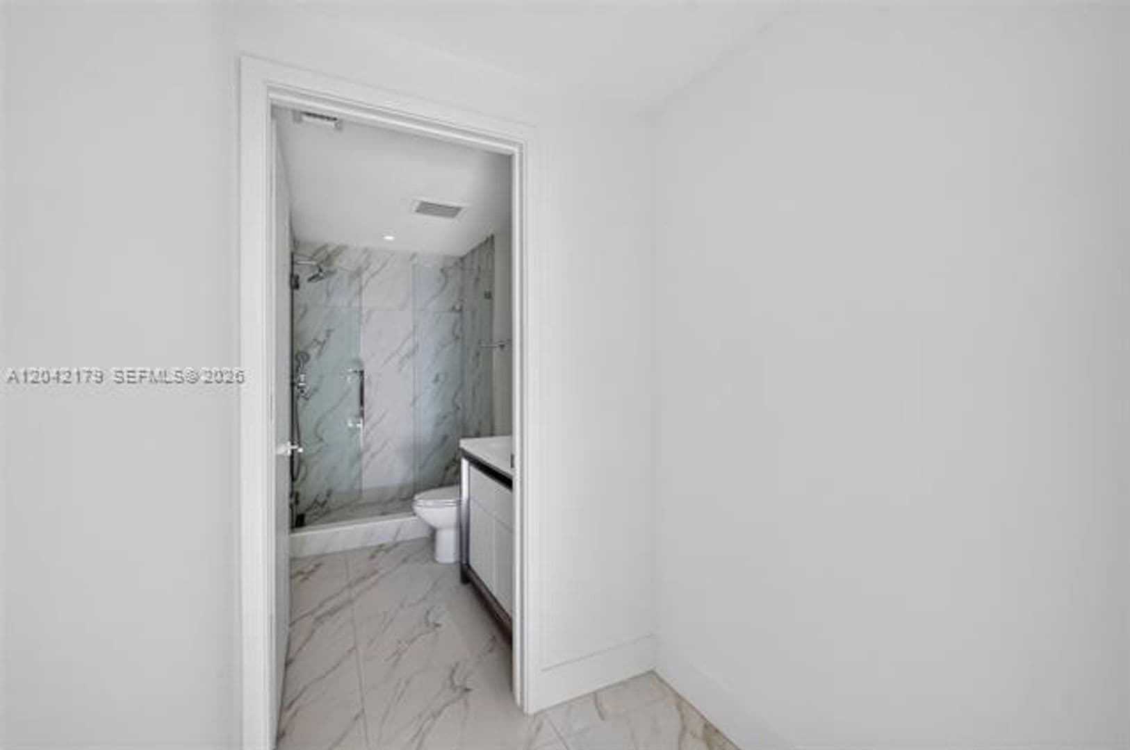 Sunrise Condo: 2000 Metropica Way cu-616