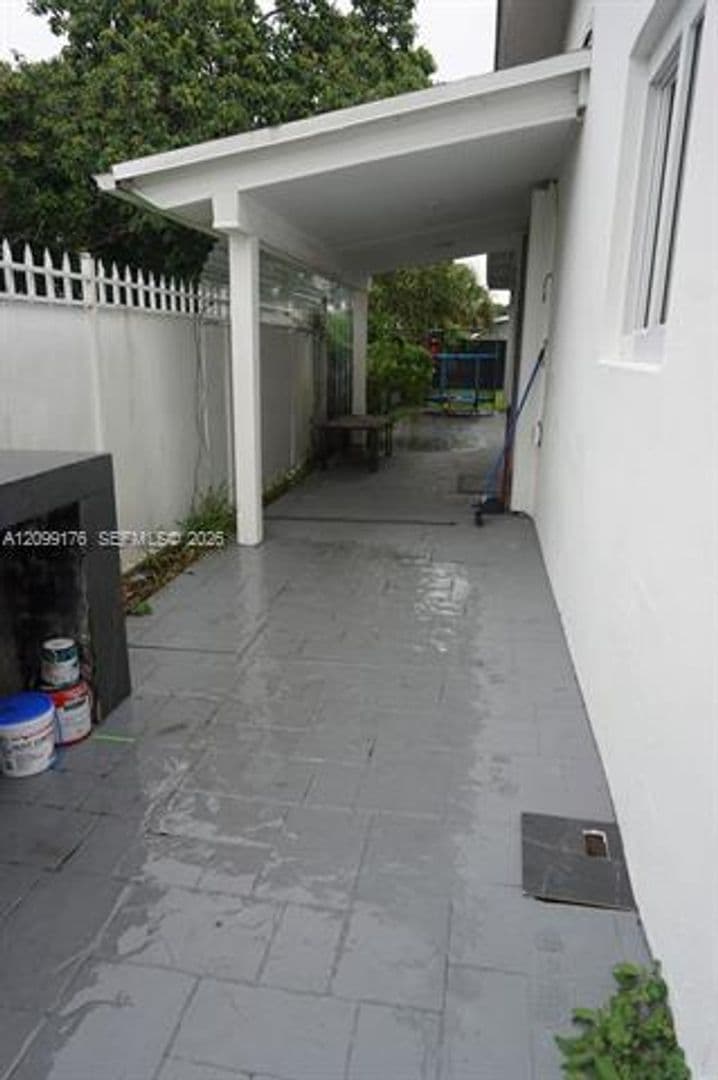 North Miami House: 305 NW 122nd St # 305