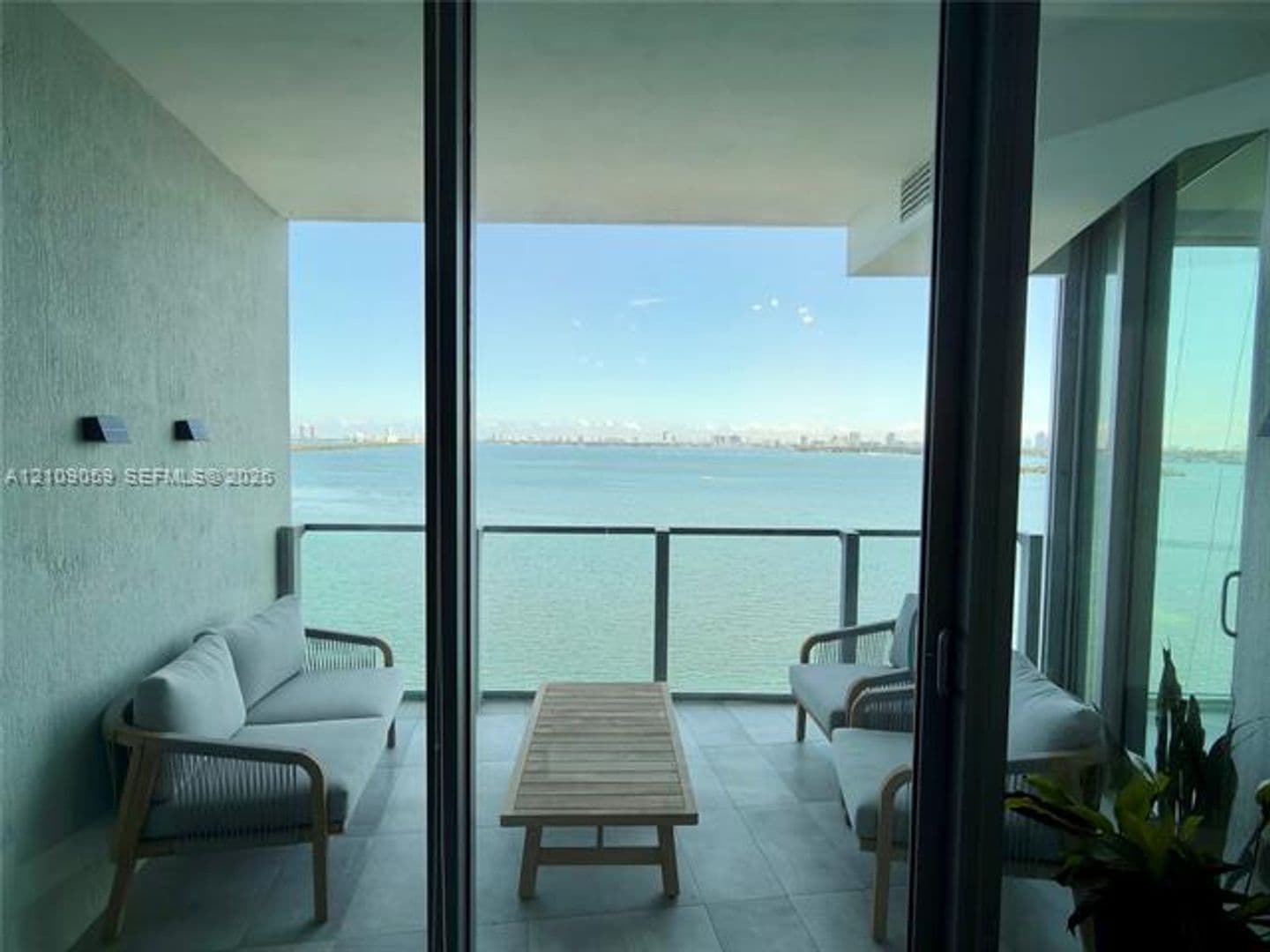 Miami Condo: 2900 NE 7th Ave cu-1106