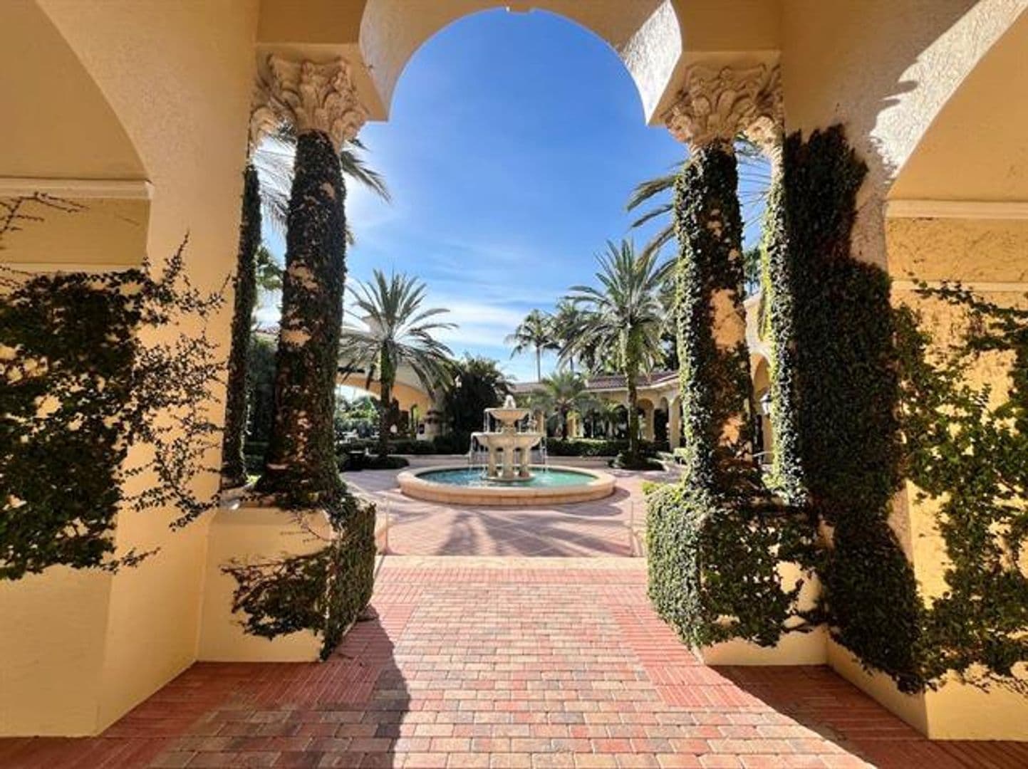 Plantation House: 10997 Canary Island Ct # 10997