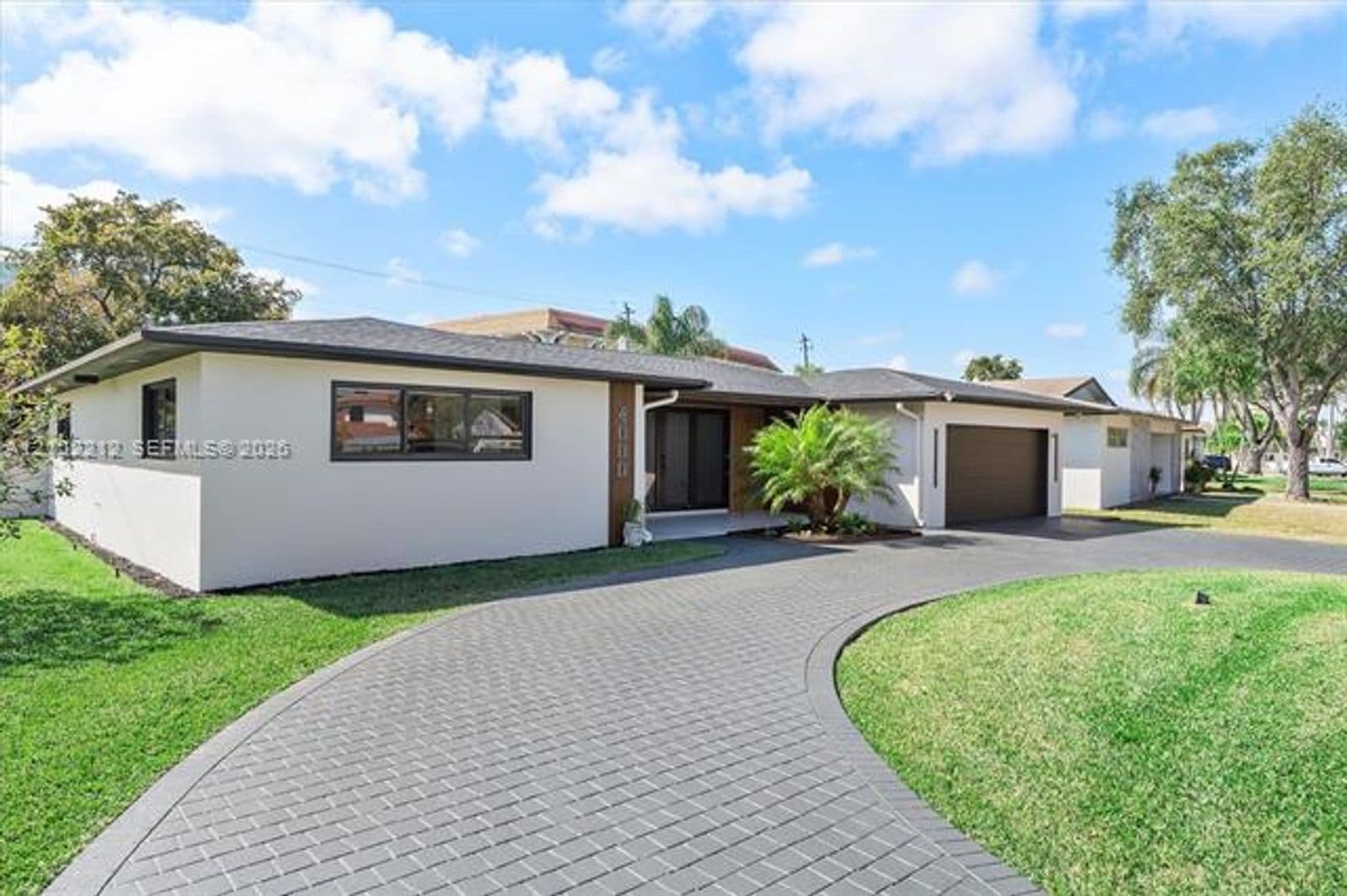 Hollywood House: 4000 N Circle Dr # 4000