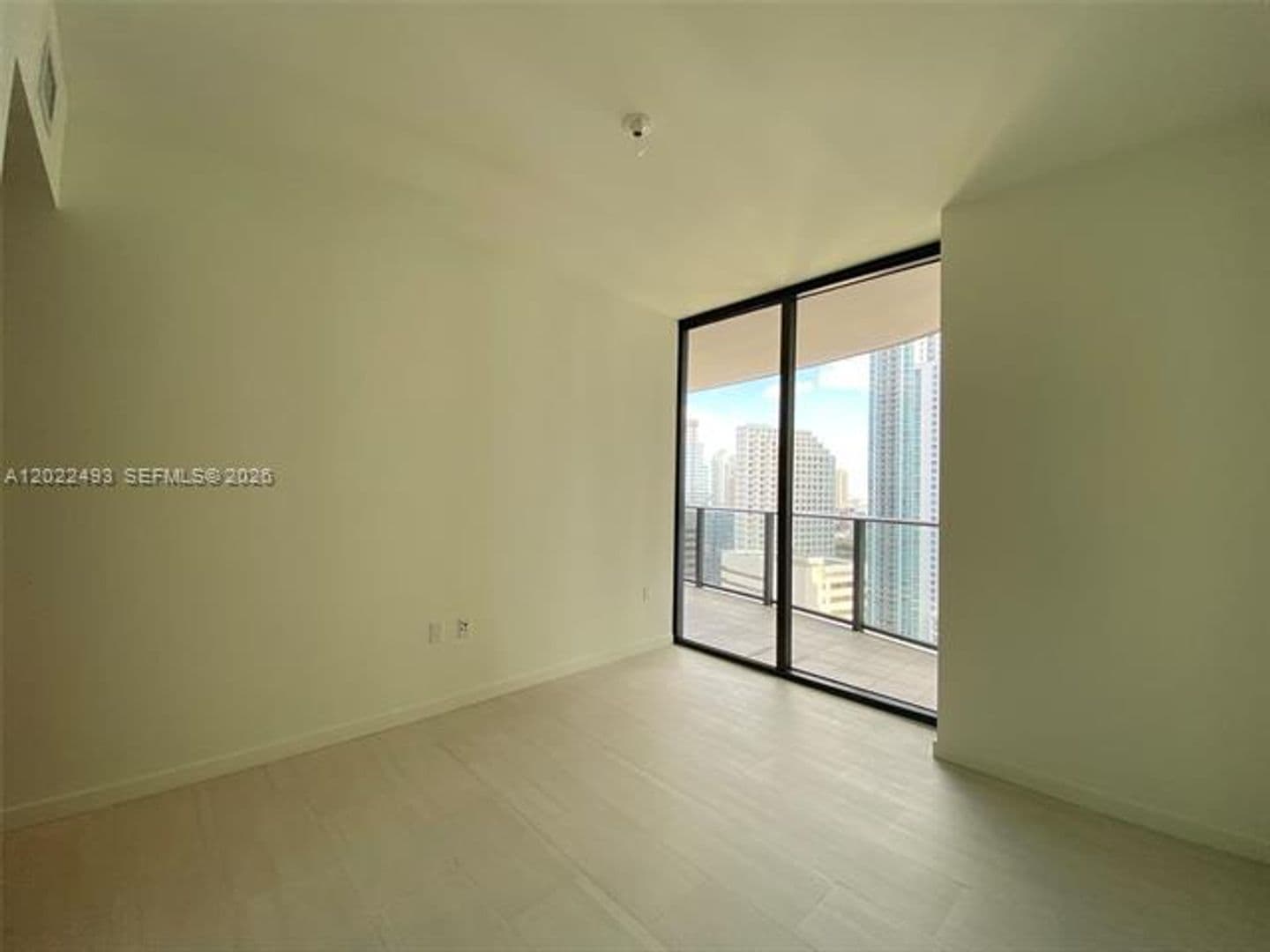 Miami Condo: 1000 Brickell Plz cu-2715