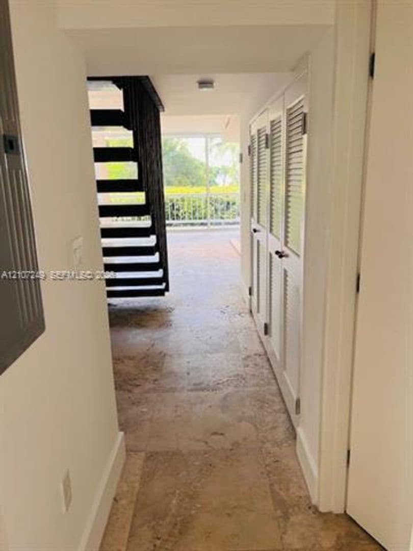 Key Biscayne House: 241 Harbor Dr # 241