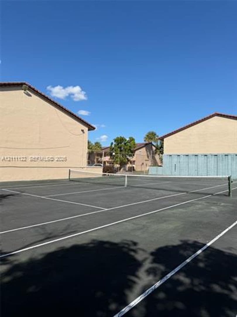 Hollywood Townhome: 5020 Sheridan St th 2