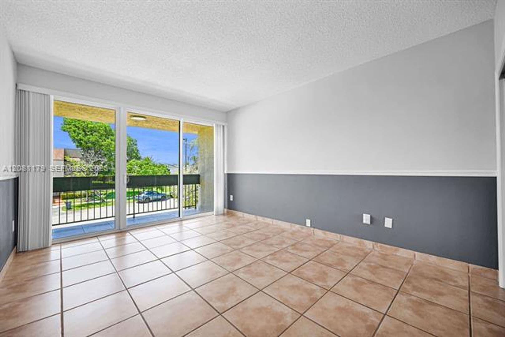 Miami Townhome: 9133 Fontainebleau Blvd th 5