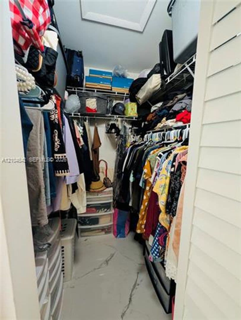 Hialeah House: 8137 NW 199th Ter # 8137