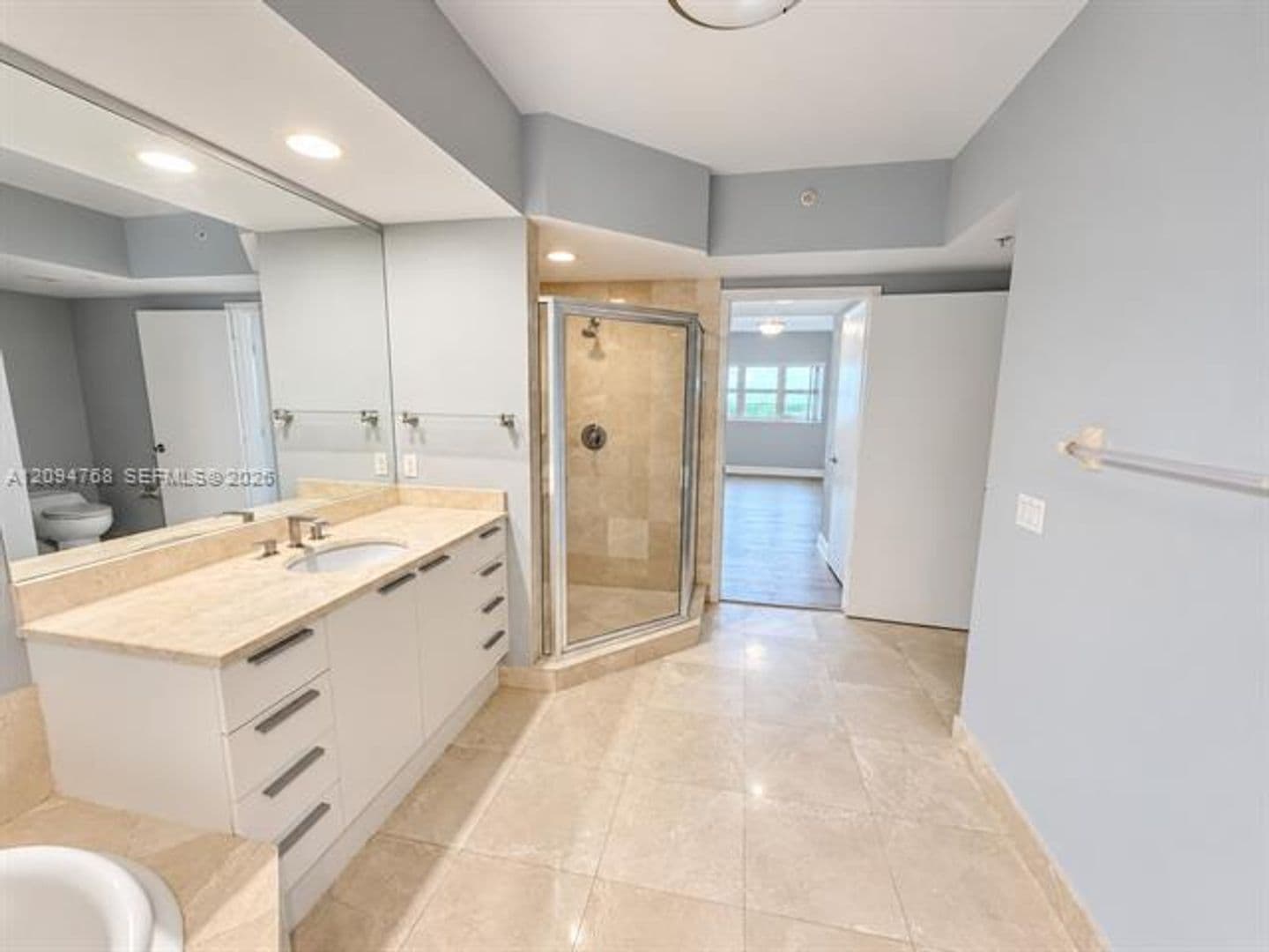 North Miami Condo: 14951 Royal Oaks Ln cu-1804