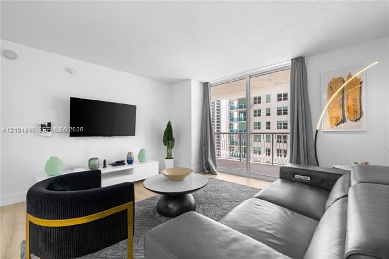 Miami Condo: 1200 Brickell Bay Dr cu-1907