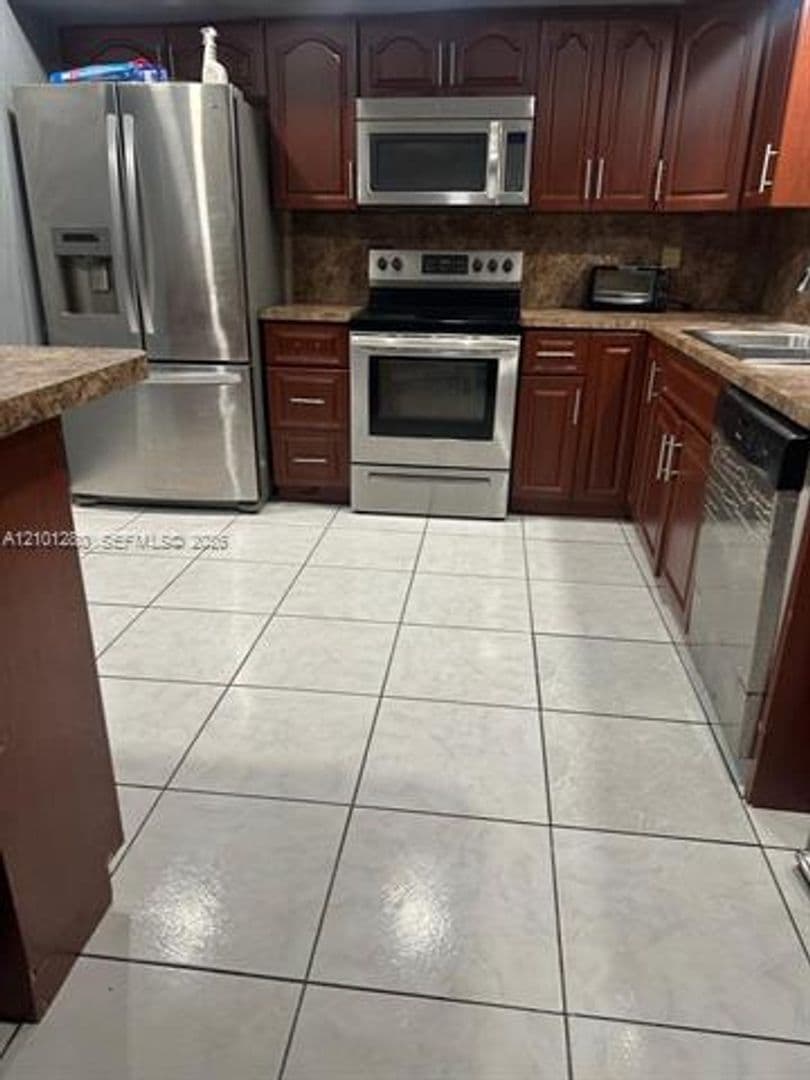 Pembroke Pines House: 6852 SW 10th Ct # 6852
