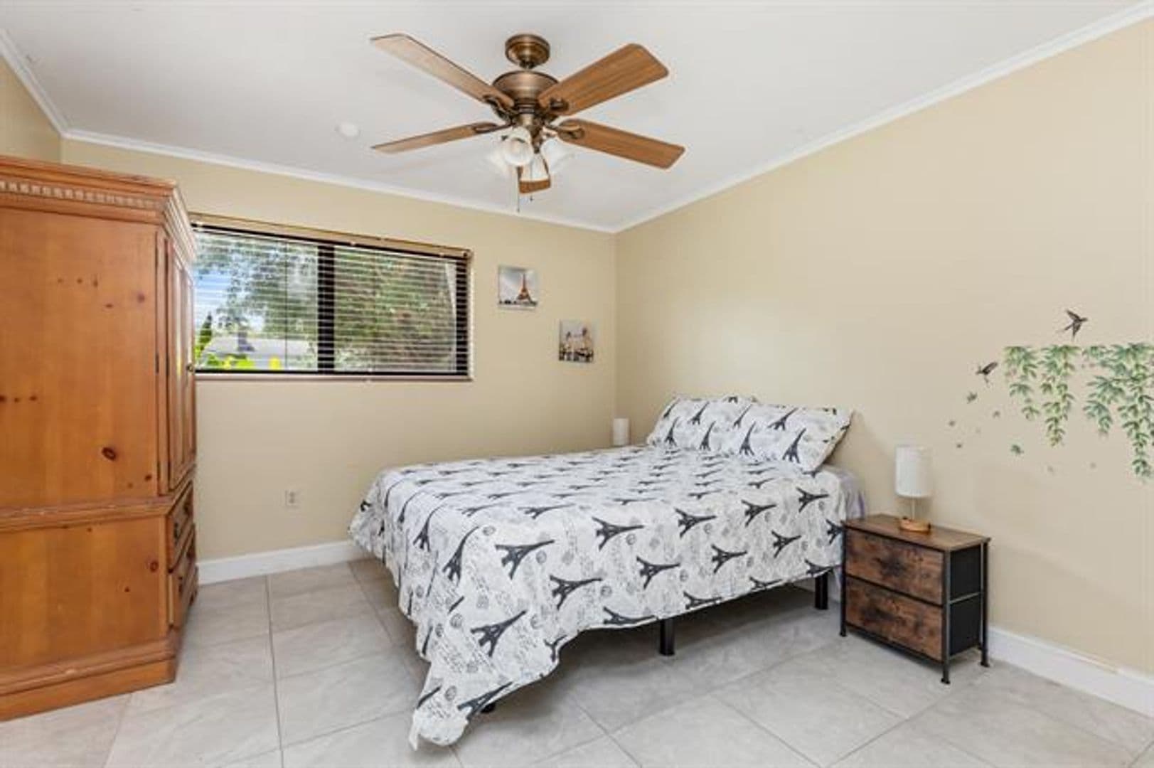 Miami House: 475 NE 113th St # 475