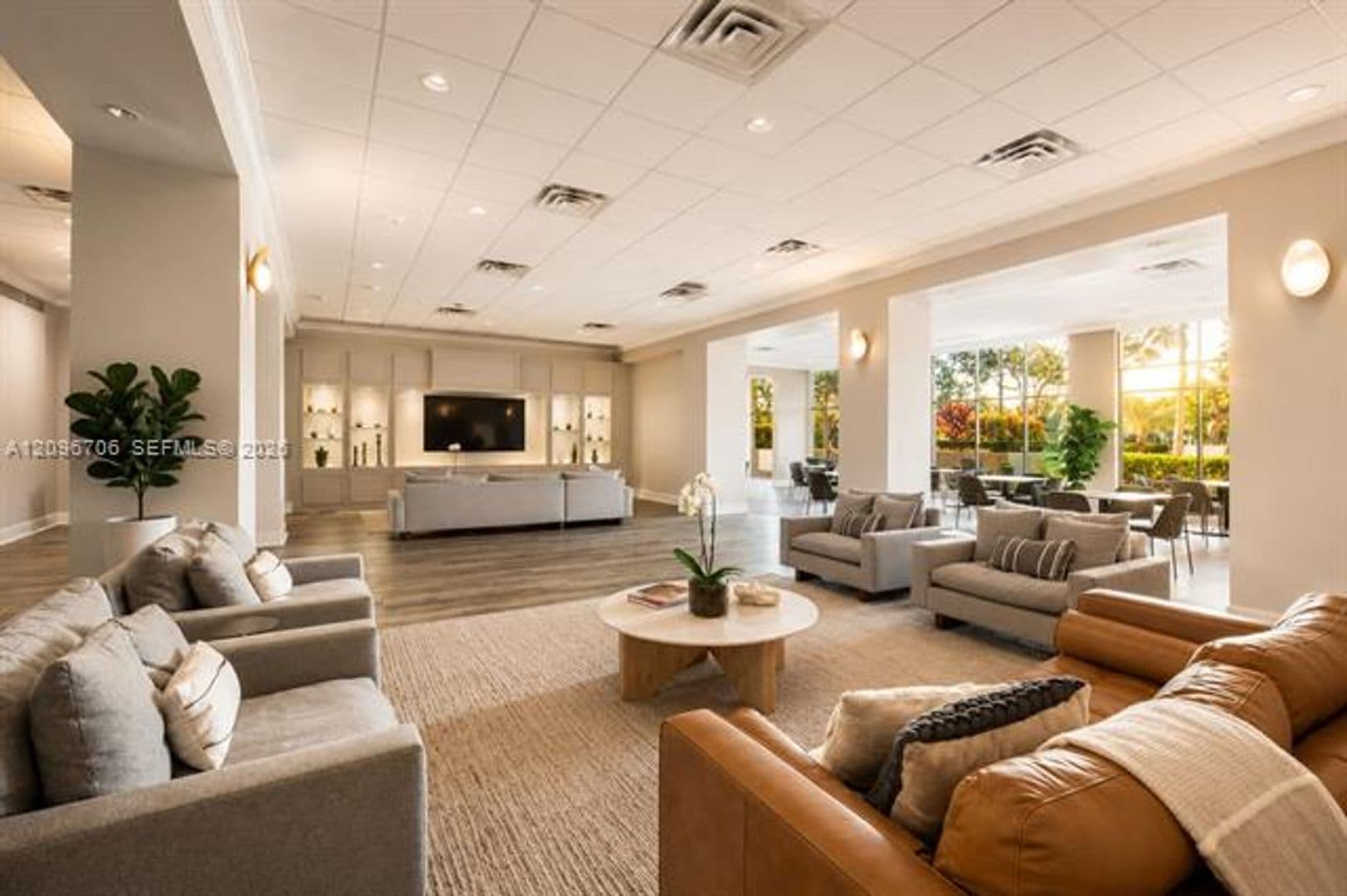 Miami Beach Condo: 5600 Collins Ave cu-4P