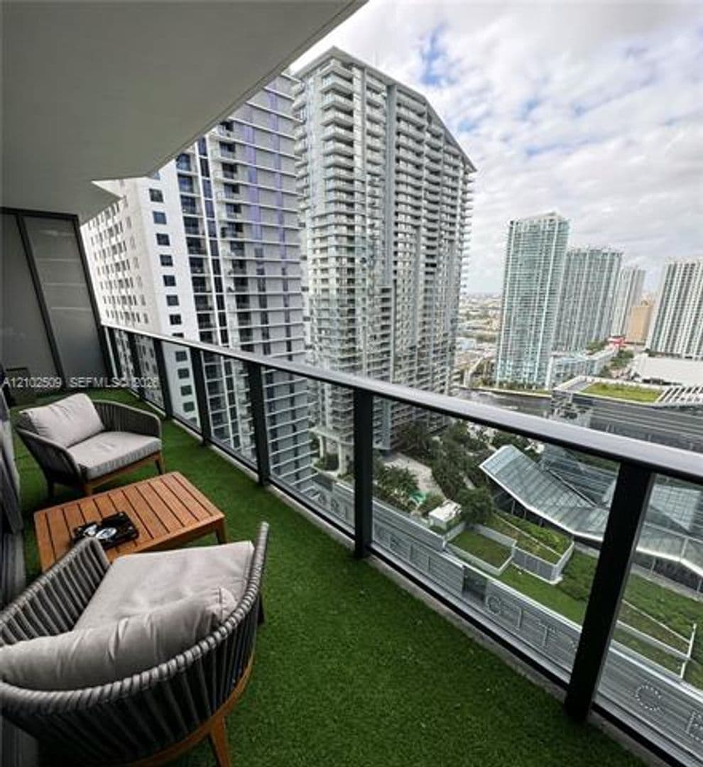 Miami Condo: 45 SW 9th St cu-3010