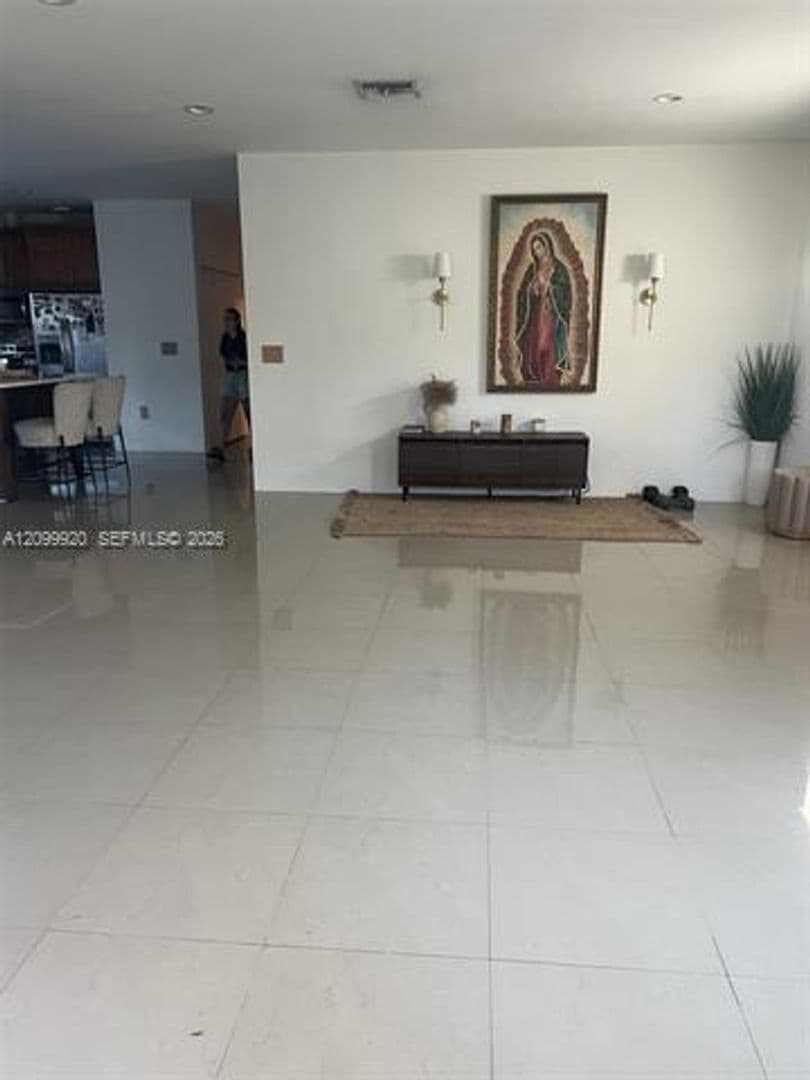 Hollywood House: 5732 Fletcher St # 5732
