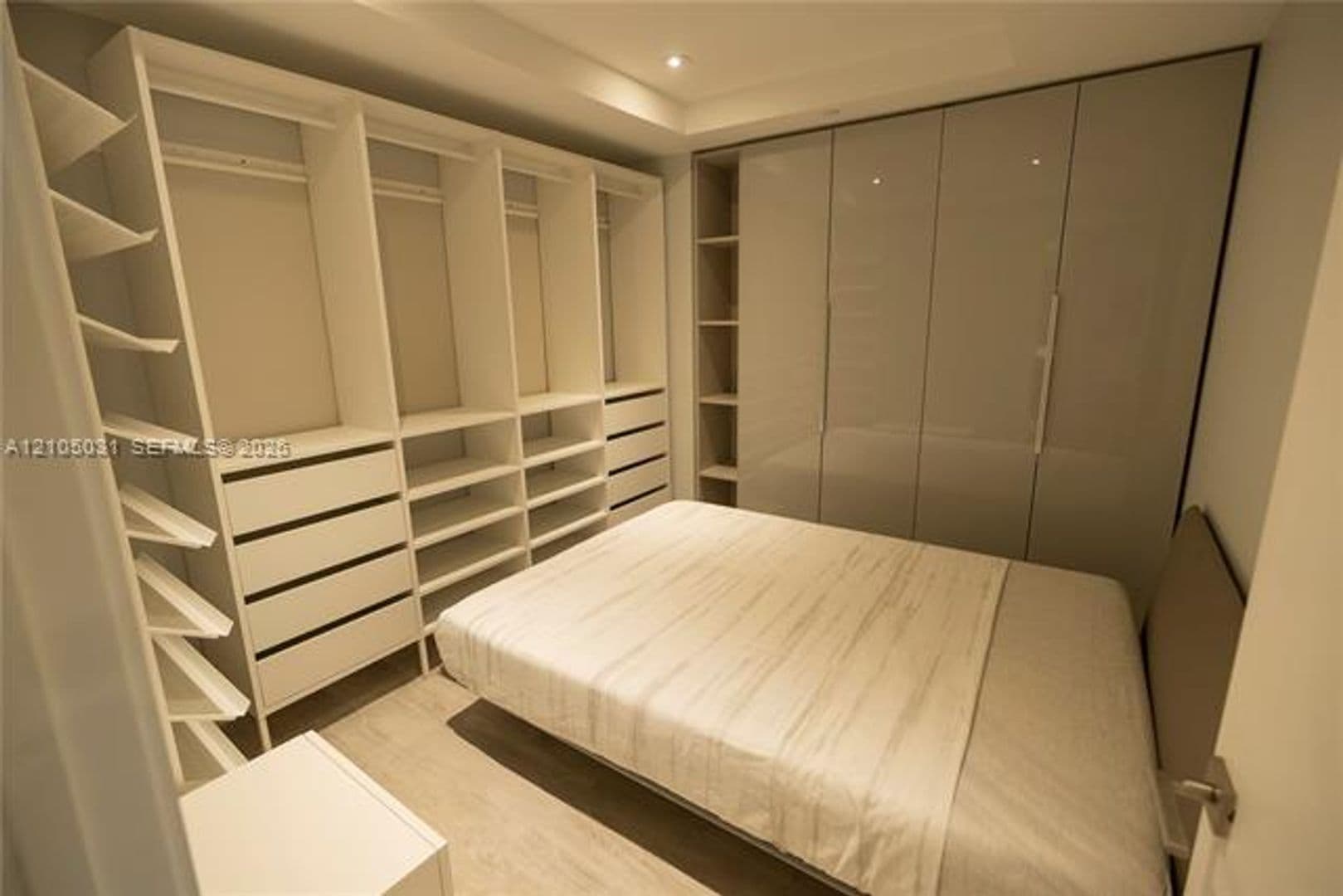 Miami Condo: 45 SW 9th St cu-1705