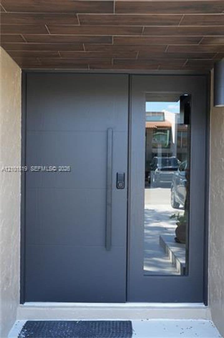 Plantation Townhome: 701 E Coco Plum Cir th 8