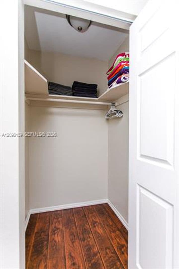 Hollywood House: 1254 Harrison St # 1254