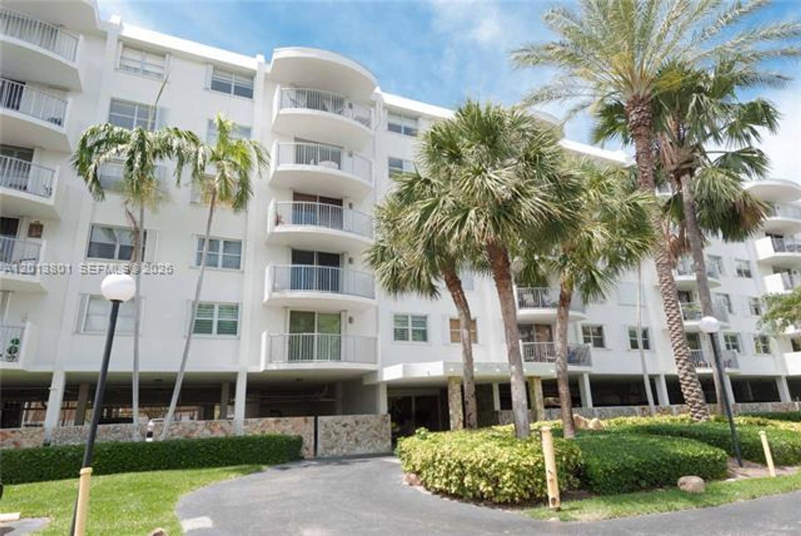 Key Biscayne Condo: 210 Sea View Dr cu-405
