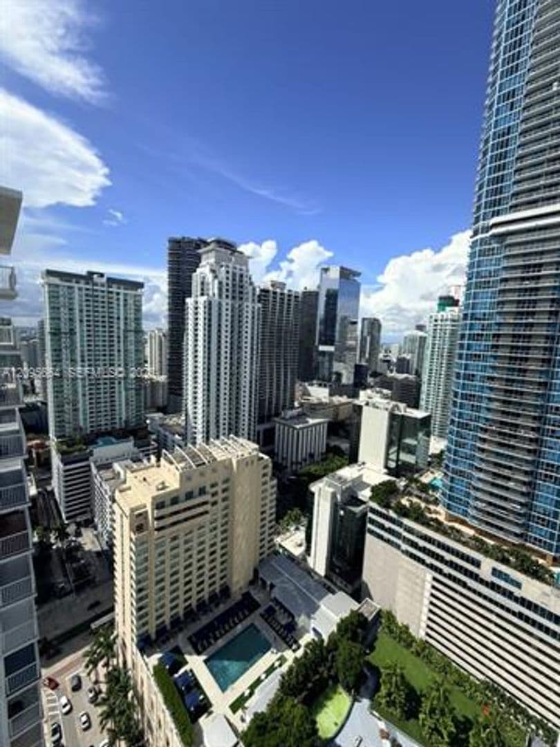 Miami Condo: 1200 Brickell Bay Dr cu-4220