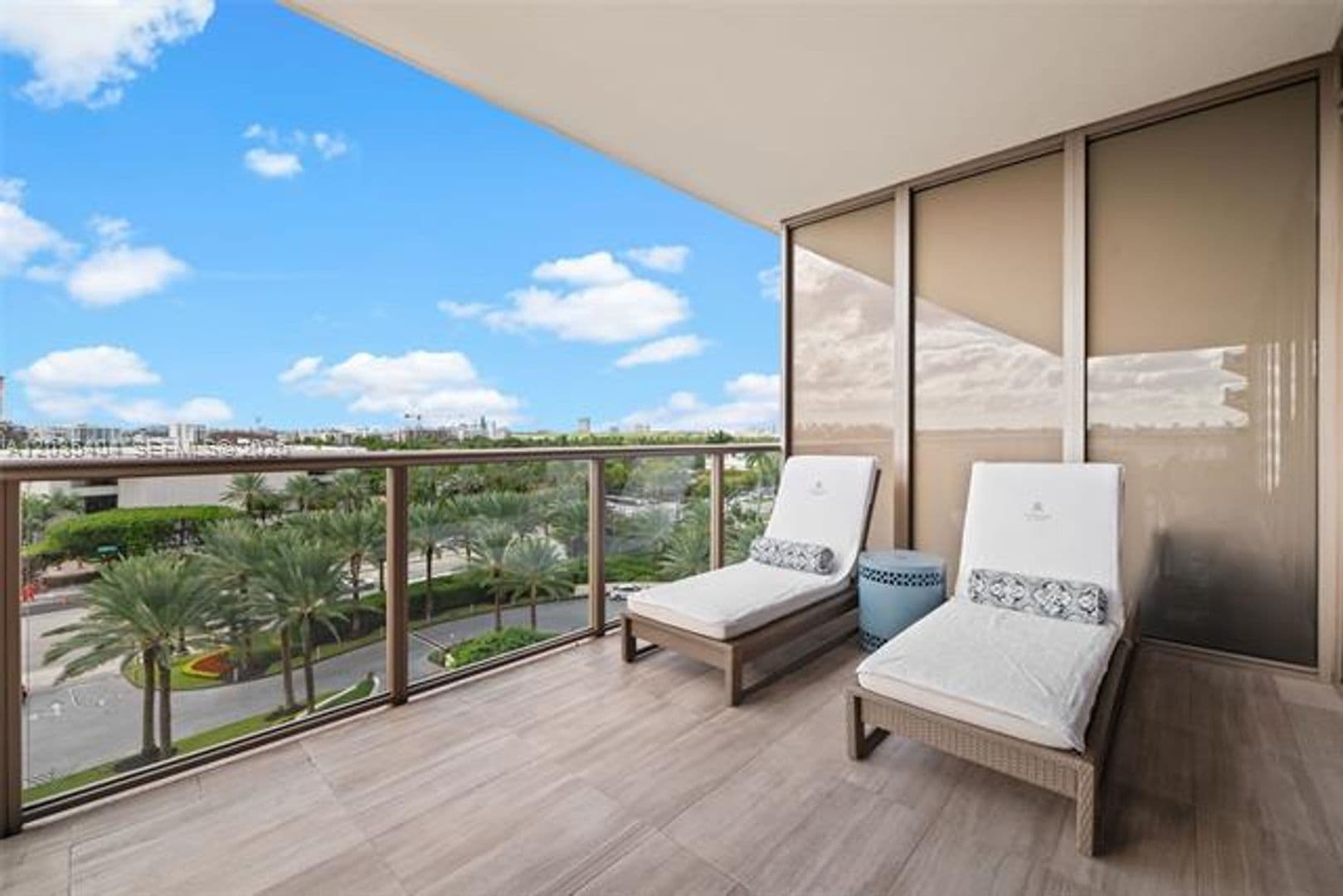 Bal Harbour Condo: 9705 Collins Ave cu-605N