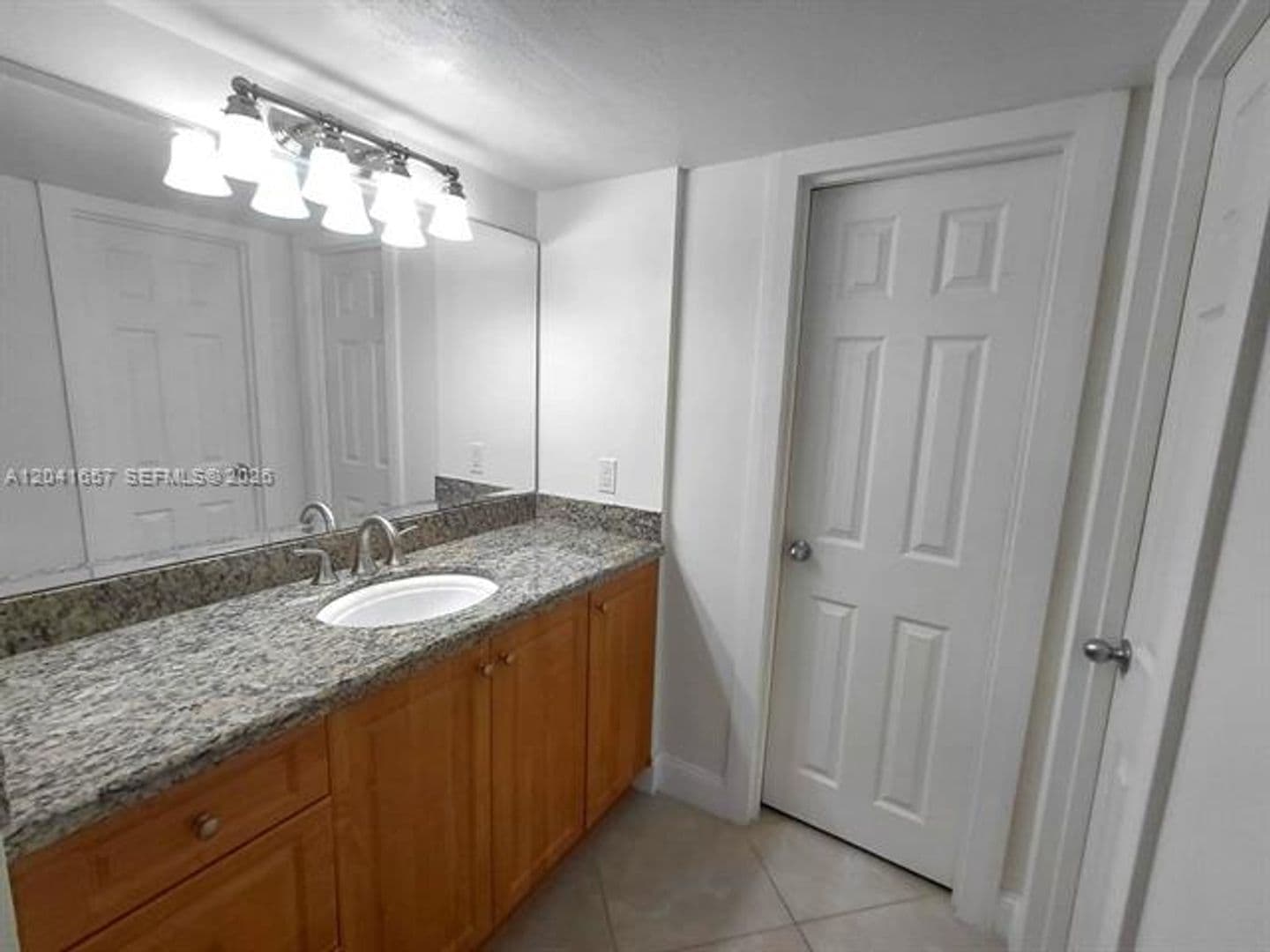 Miami Beach Condo: 5701 Collins Ave cu-619