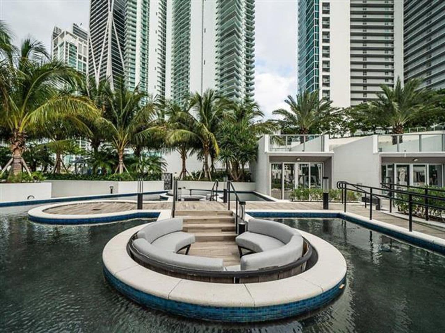 Miami Condo: 851 NE 1st Ave cu-2402