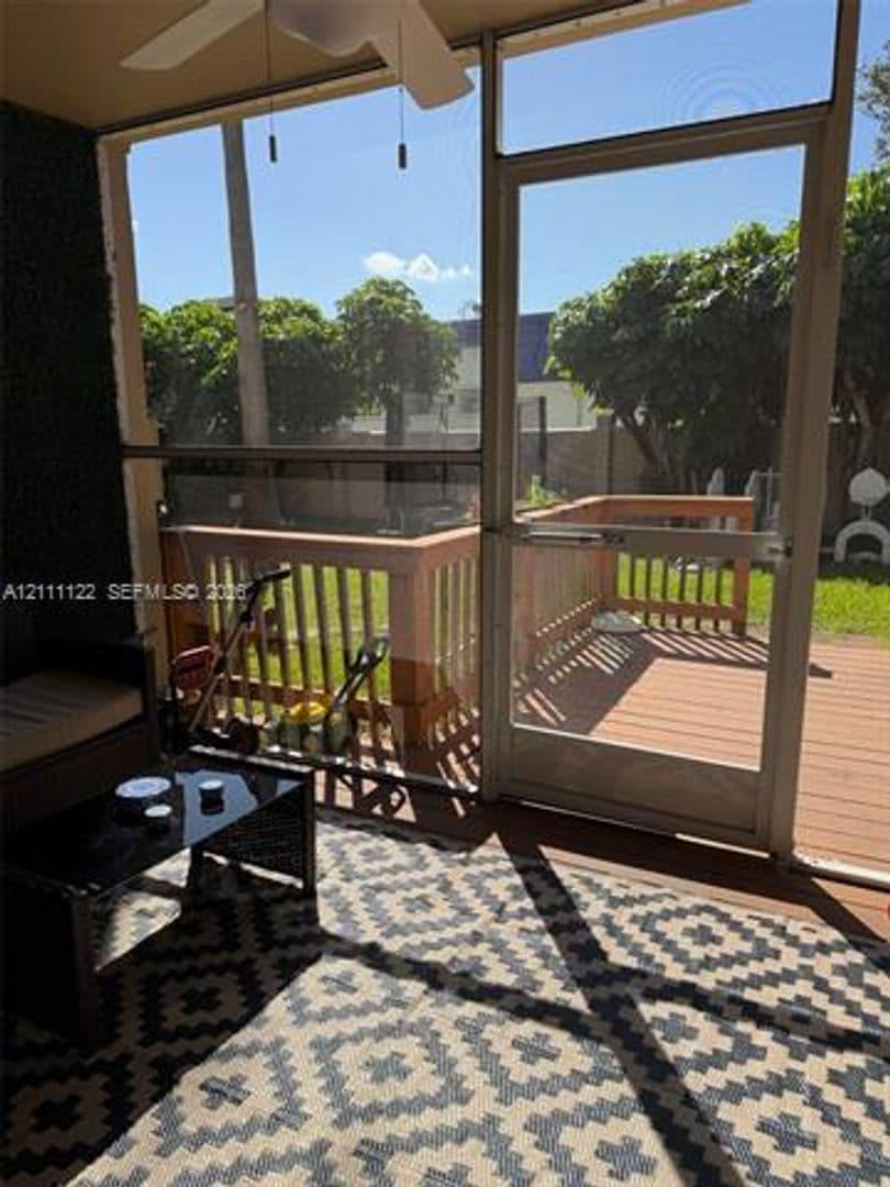 Hollywood Townhome: 5020 Sheridan St th 2