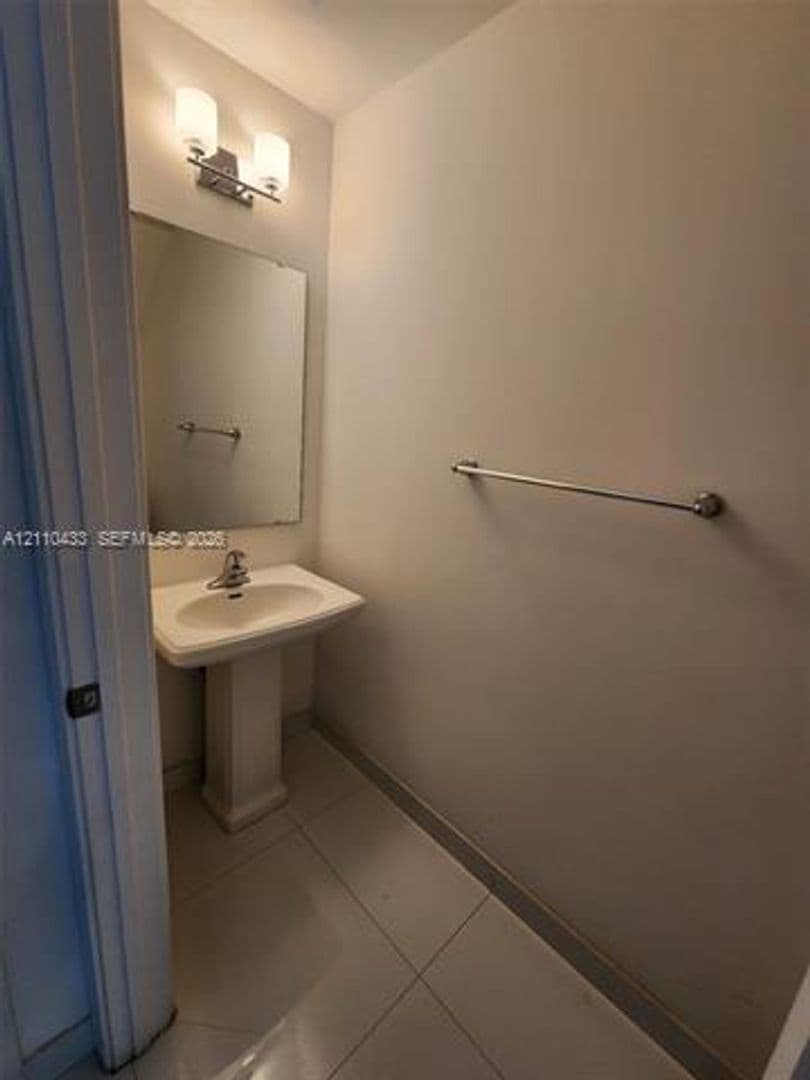 Miami Townhome: 2630 NE 213th St th 100