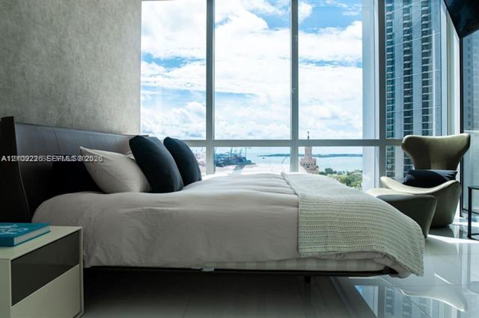 Miami Condo: 851 NE 1st Ave cu-1811