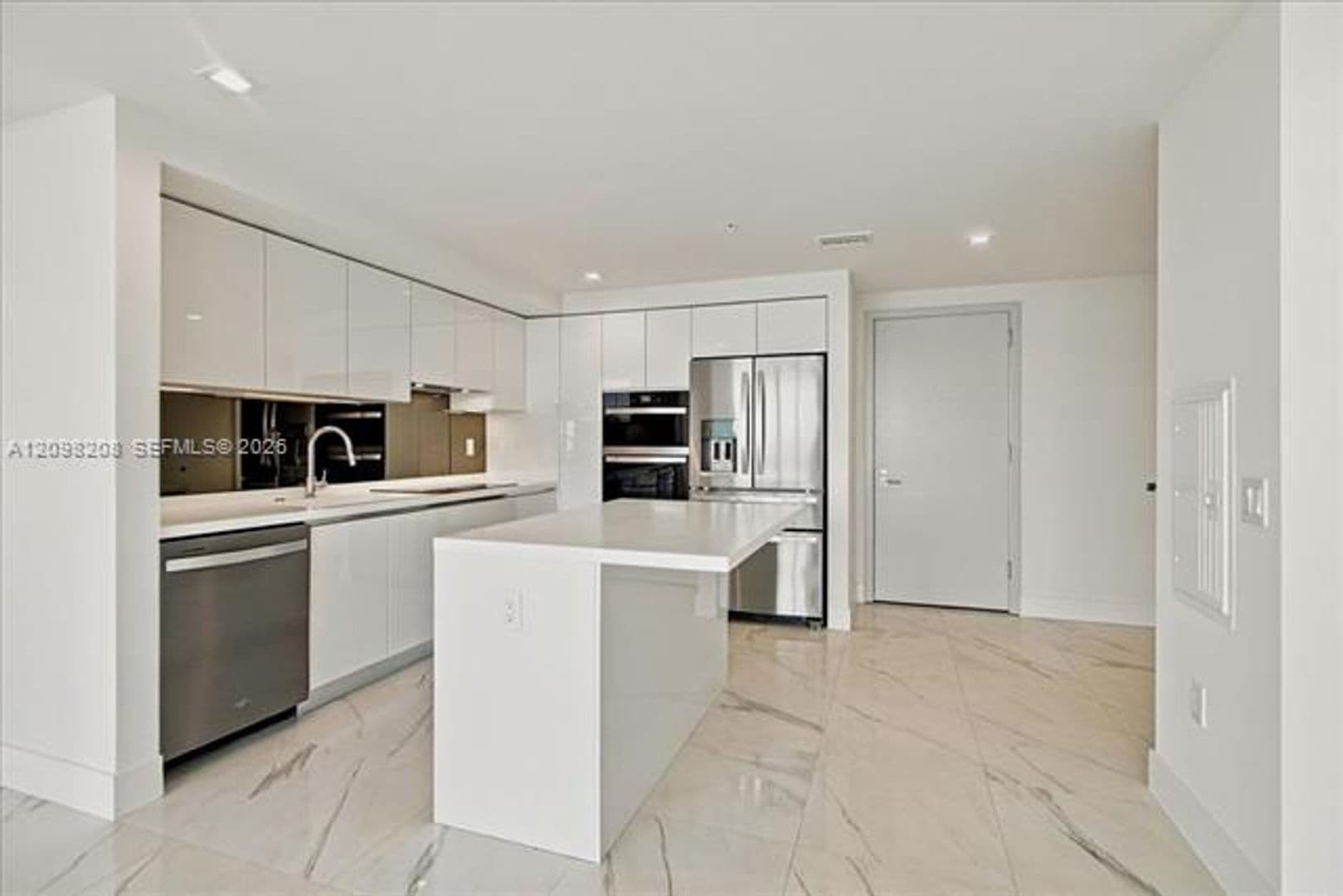 Hallandale Beach Condo: 1170 E Hallandale cu-2109