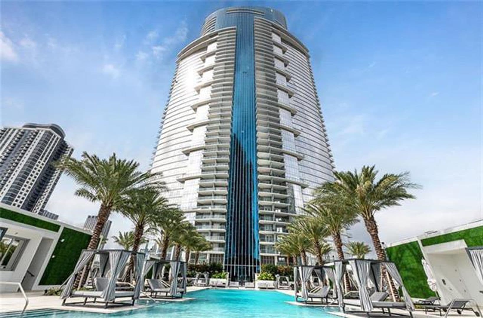 Miami Condo: 851 NE 1st Ave cu-2402